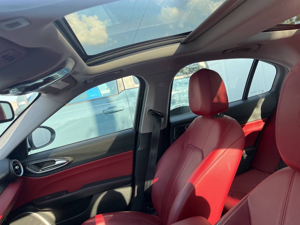 Thumbnail: 2020 Alfa Romeo Giulia - 6
