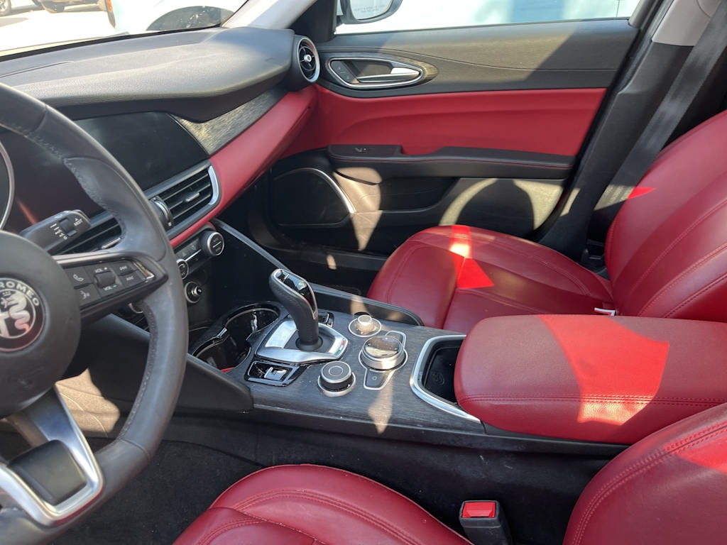 Thumbnail: 2020 Alfa Romeo Giulia - 27