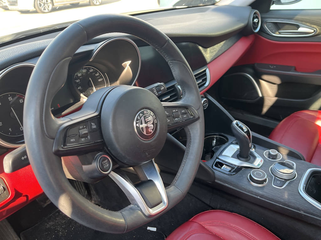 Thumbnail: 2020 Alfa Romeo Giulia - 2