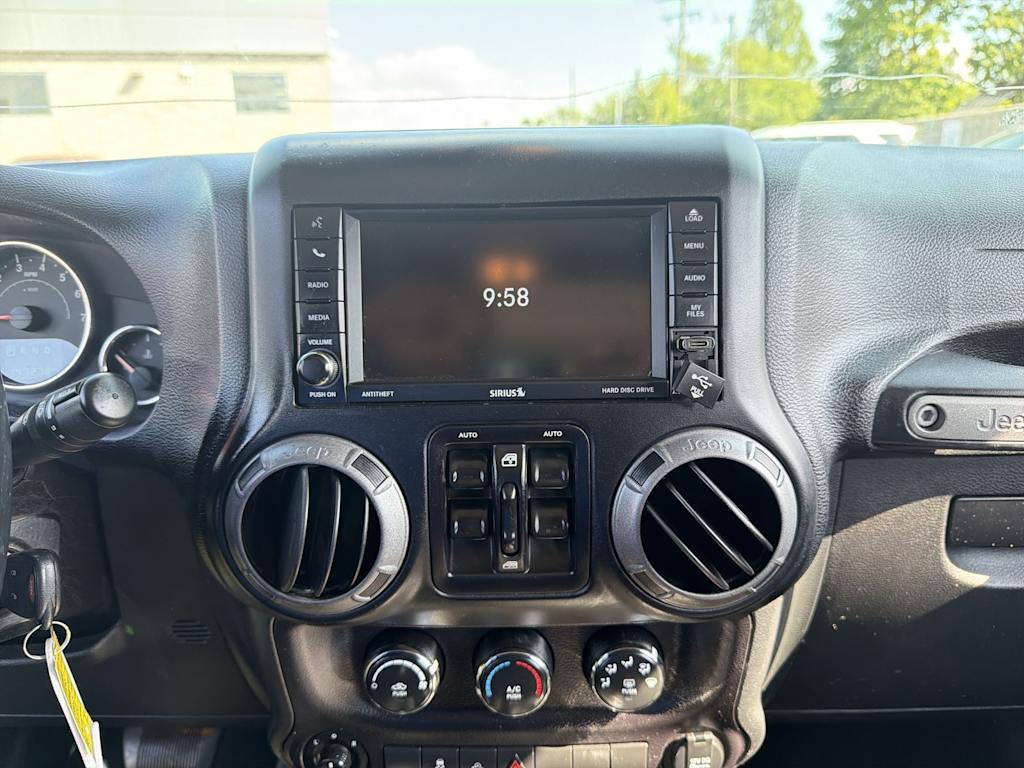 Thumbnail: 2017 Jeep Wrangler - 12