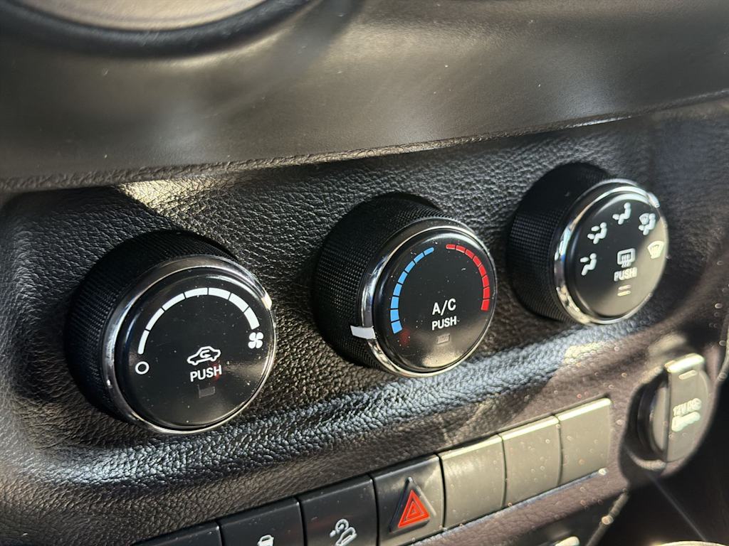 Thumbnail: 2017 Jeep Wrangler - 30