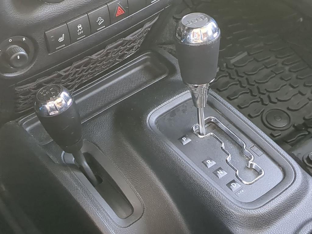 Thumbnail: 2017 Jeep Wrangler - 14