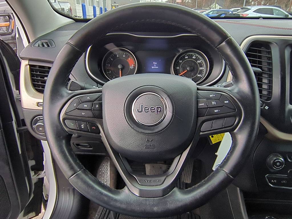 Thumbnail: 2020 Jeep Cherokee - 14