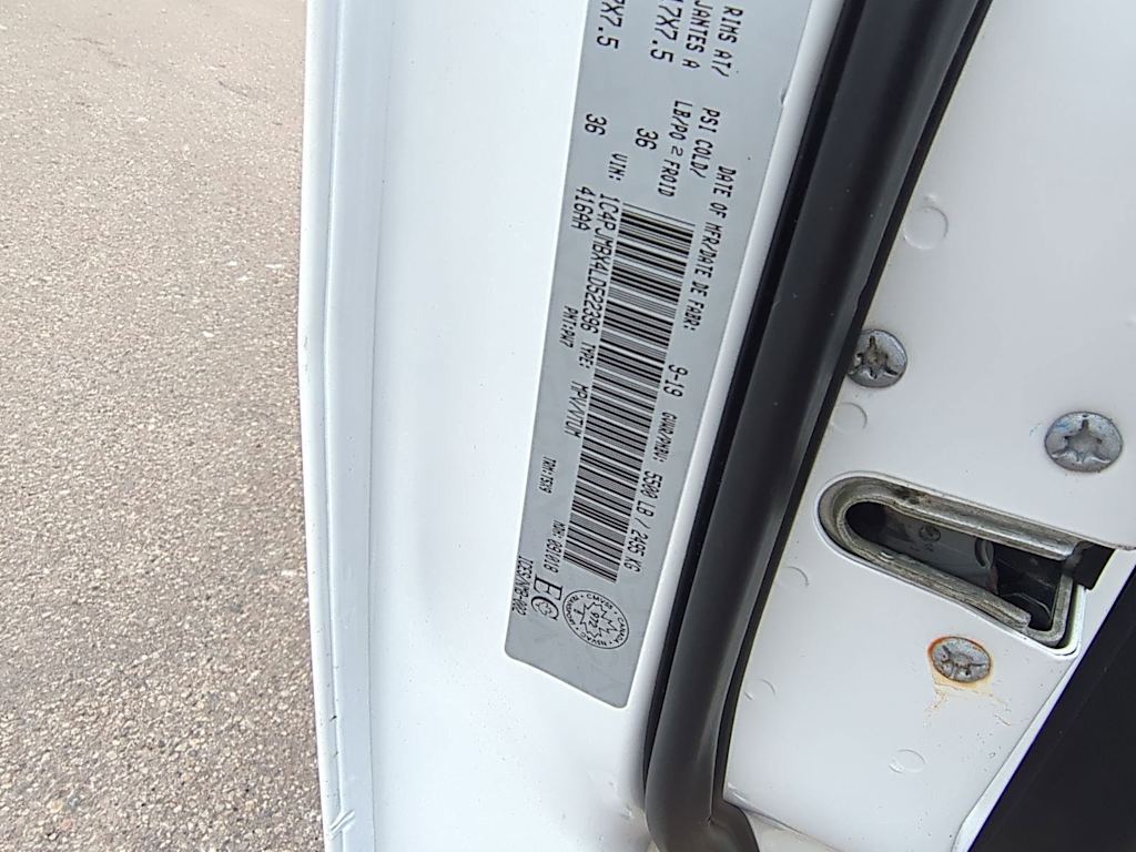 Thumbnail: 2020 Jeep Cherokee - 20