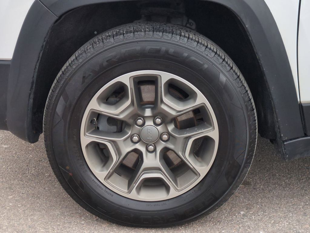 Thumbnail: 2020 Jeep Cherokee - 8