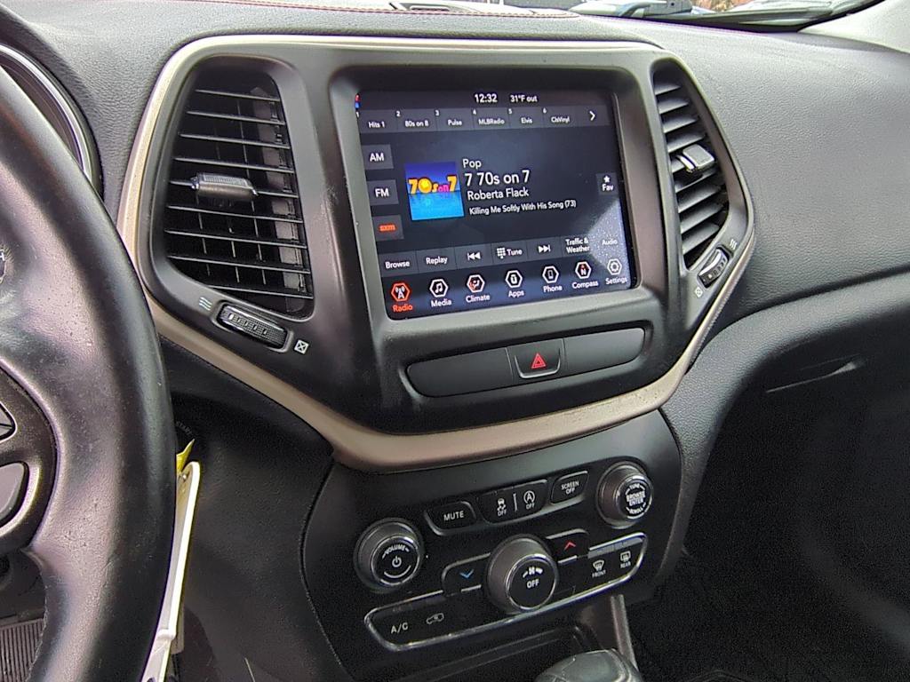 Thumbnail: 2020 Jeep Cherokee - 15