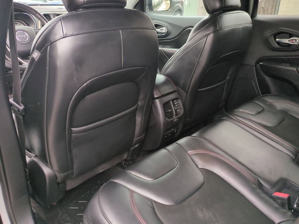 Thumbnail: 2020 Jeep Cherokee - 13