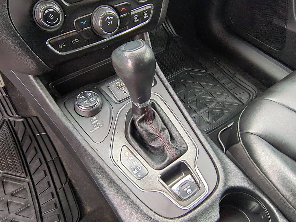 Thumbnail: 2020 Jeep Cherokee - 42