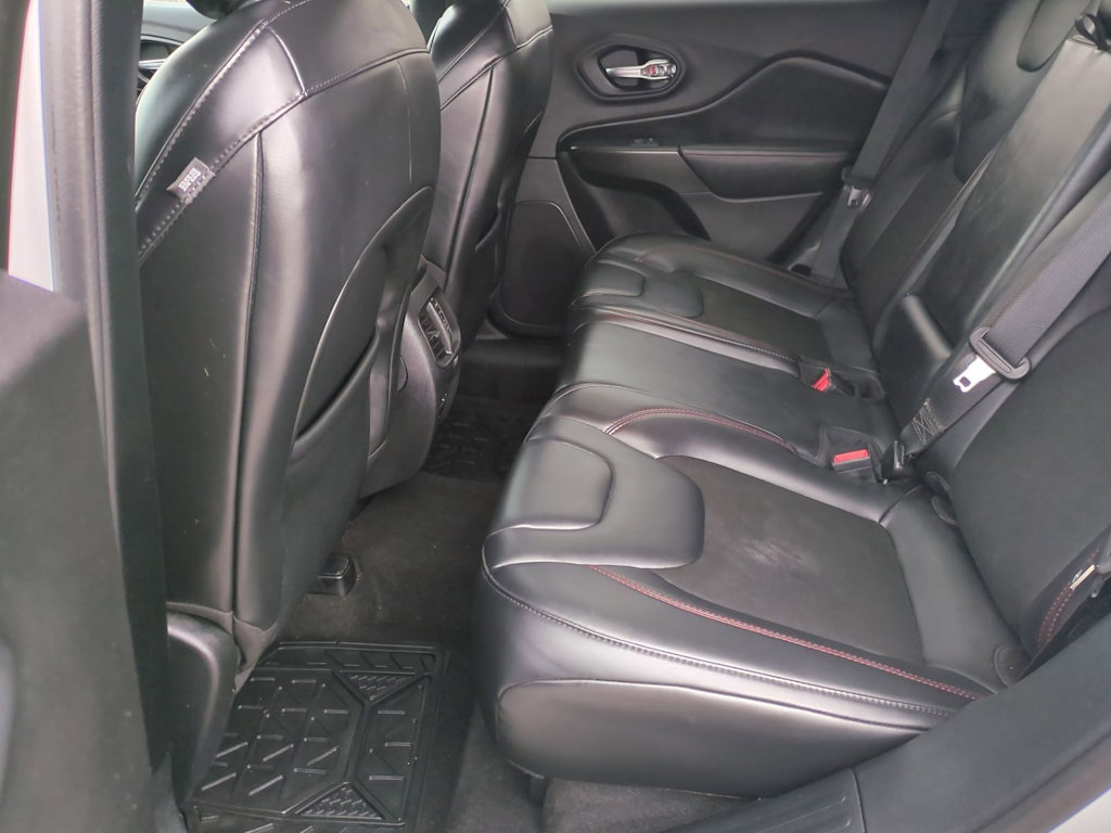 Thumbnail: 2020 Jeep Cherokee - 35