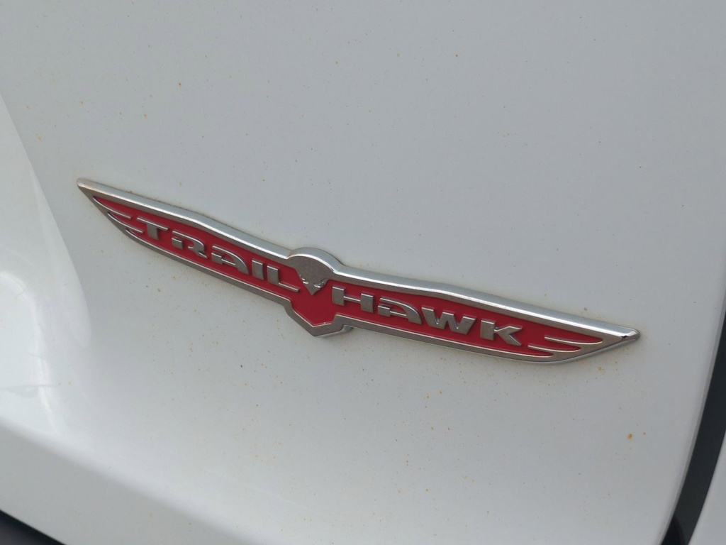 Thumbnail: 2020 Jeep Cherokee - 33