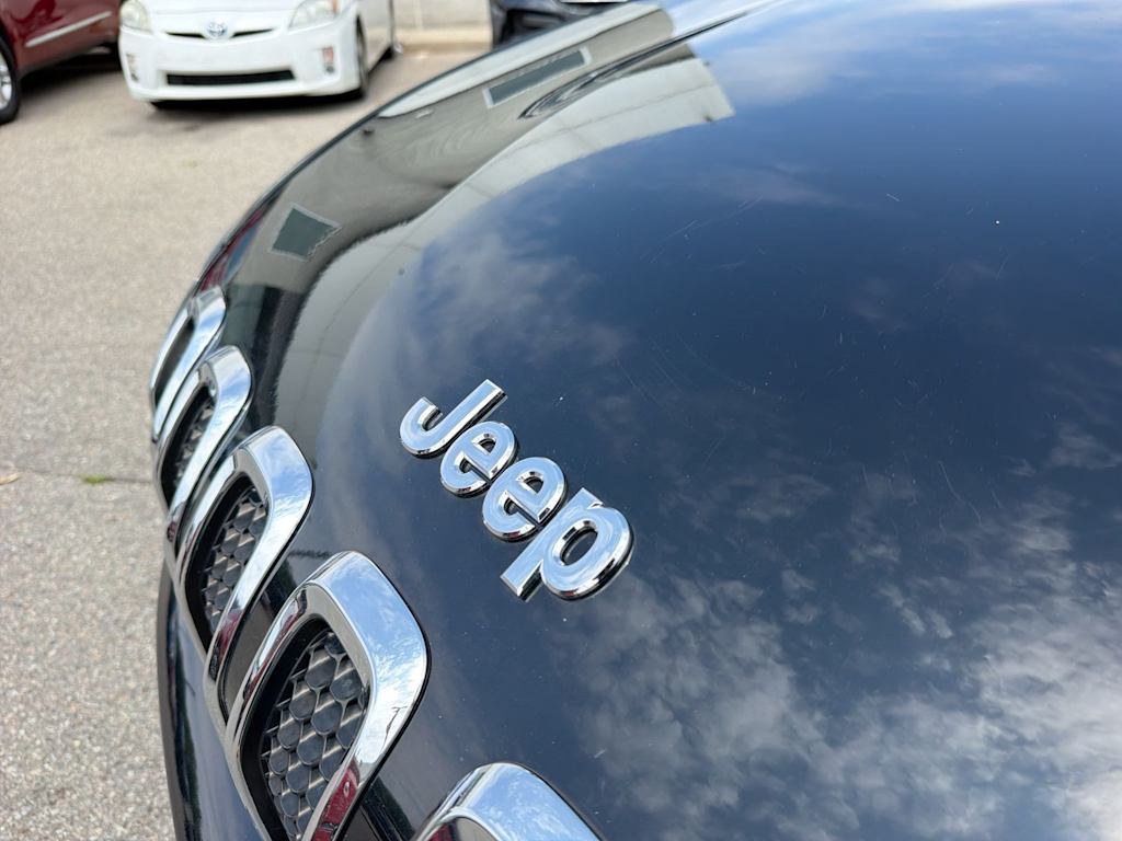 Thumbnail: 2017 Jeep Cherokee - 23