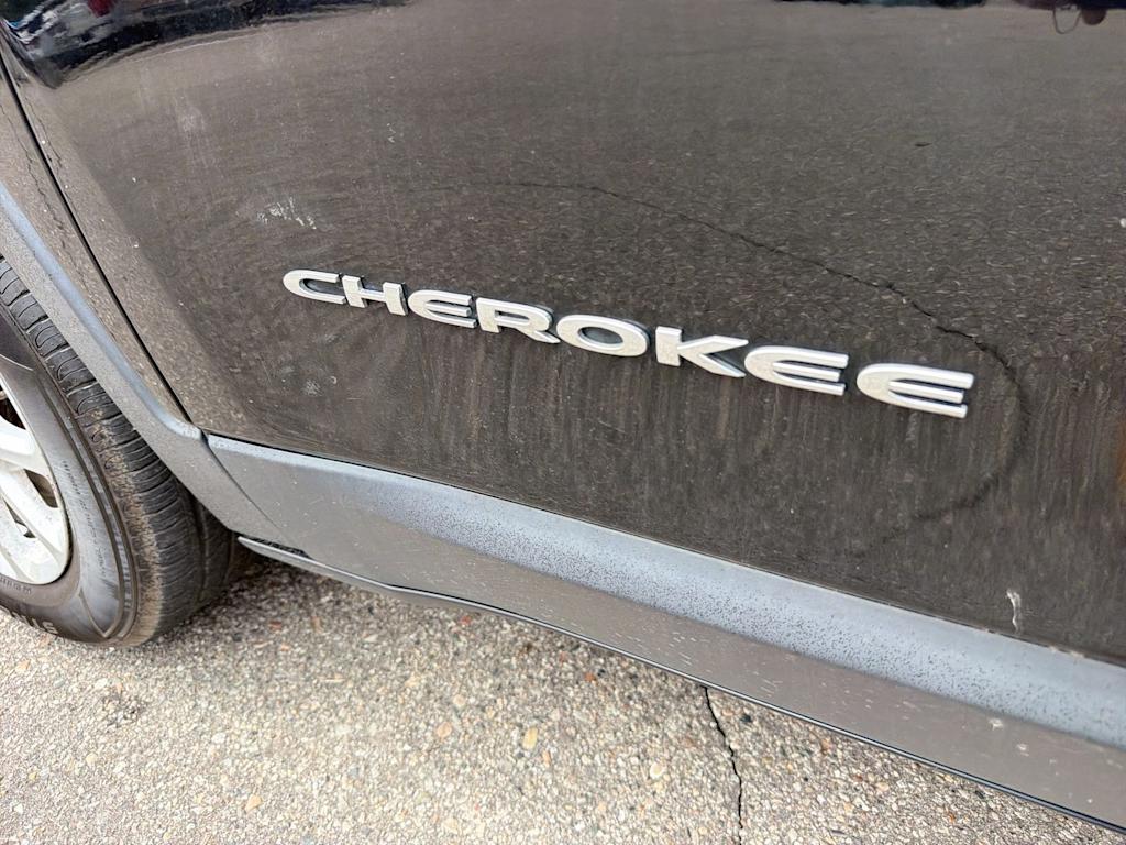 Thumbnail: 2017 Jeep Cherokee - 24