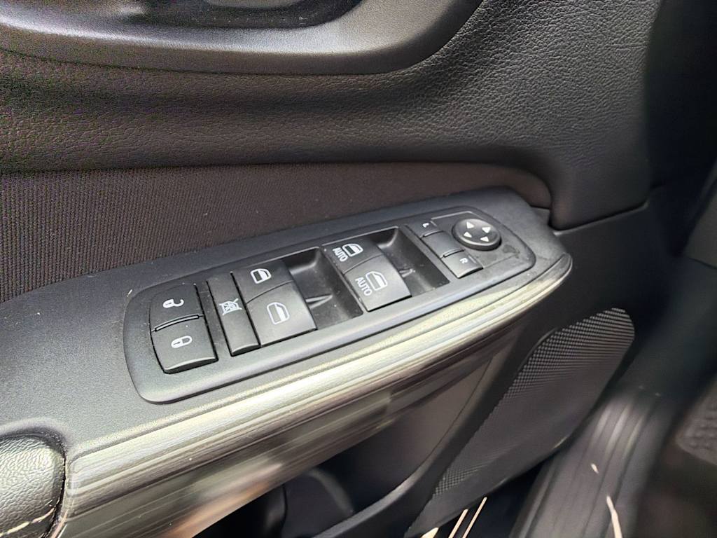 Thumbnail: 2017 Jeep Cherokee - 25