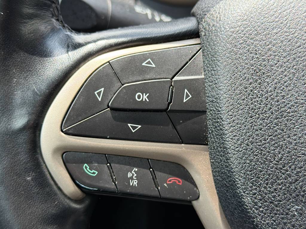 Thumbnail: 2017 Jeep Cherokee - 29