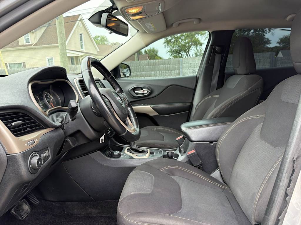 Thumbnail: 2017 Jeep Cherokee - 11