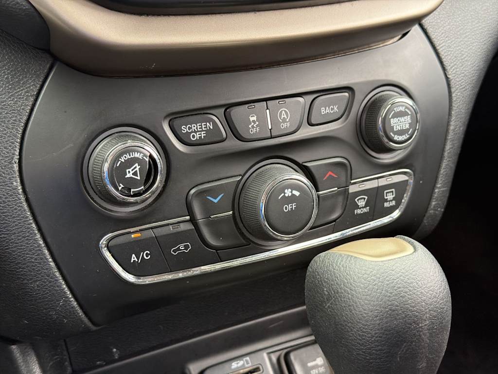 Thumbnail: 2017 Jeep Cherokee - 30