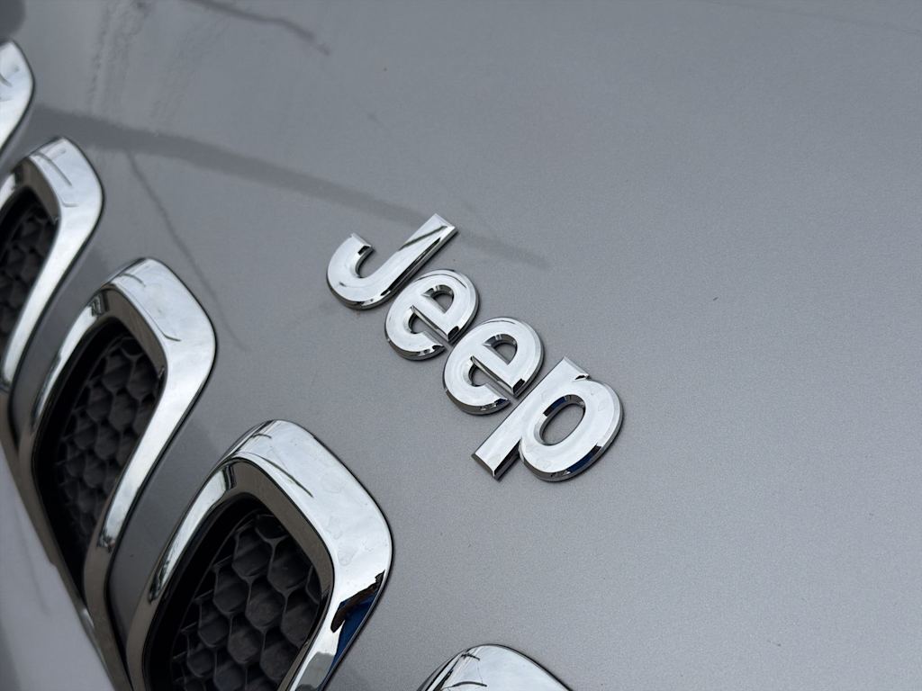 Thumbnail: 2017 Jeep Cherokee - 18
