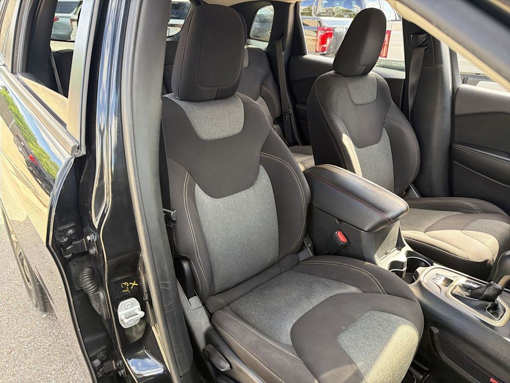 Thumbnail: 2014 Jeep Cherokee - 28