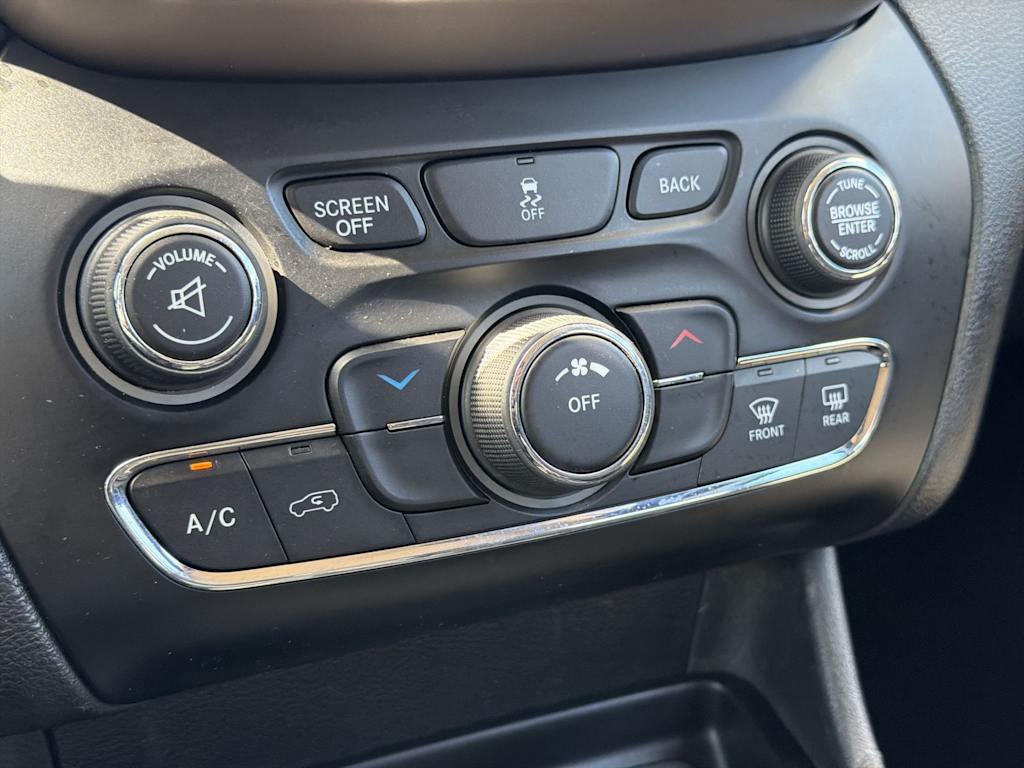 Thumbnail: 2014 Jeep Cherokee - 30