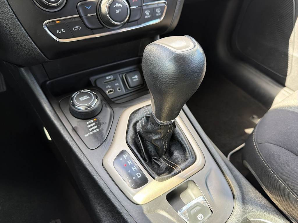 Thumbnail: 2014 Jeep Cherokee - 15