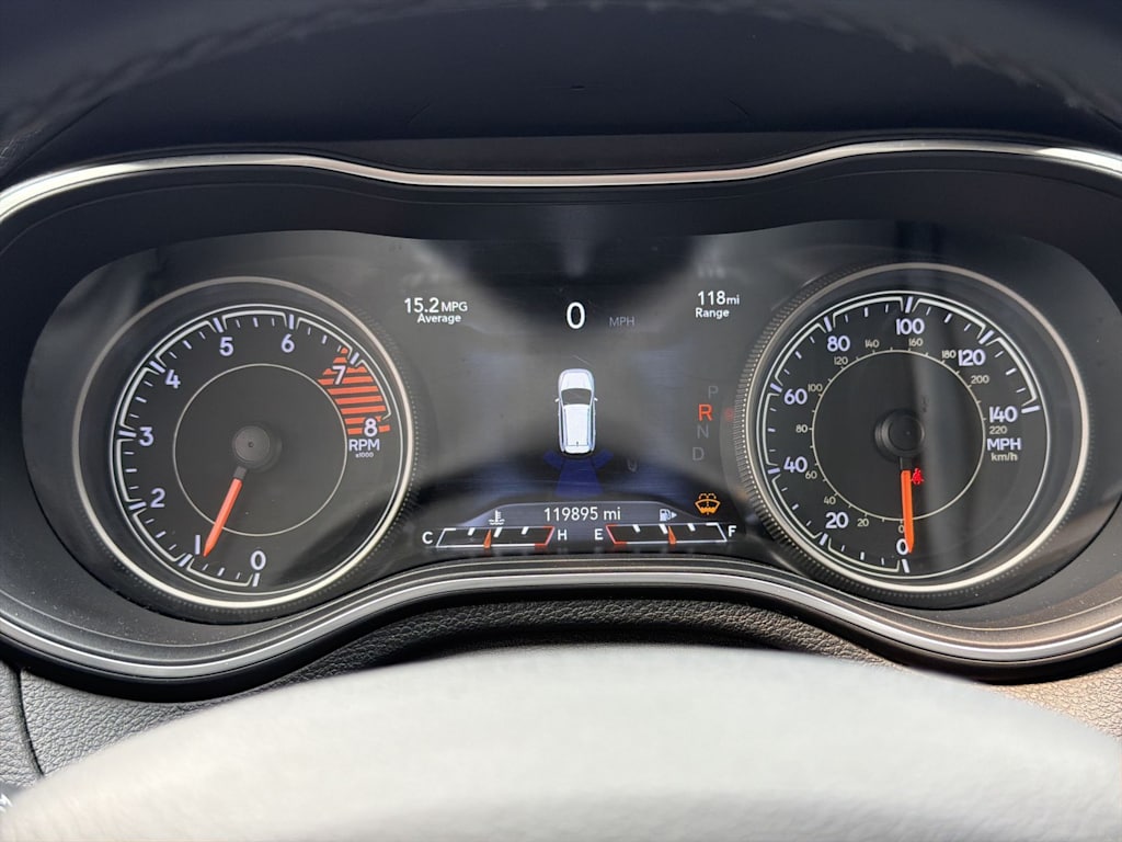 Thumbnail: 2019 Jeep Cherokee - 14