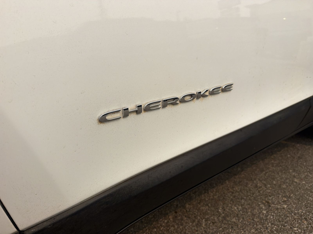 Thumbnail: 2019 Jeep Cherokee - 24