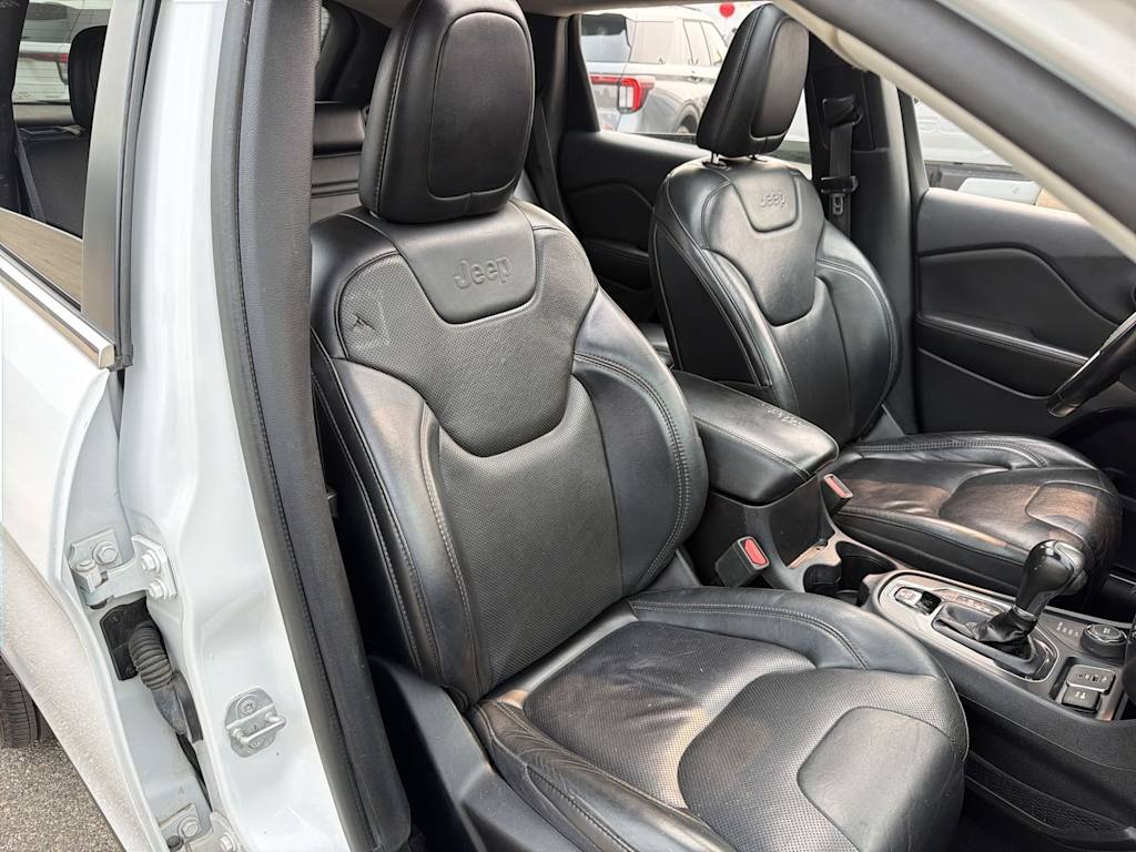 Thumbnail: 2019 Jeep Cherokee - 30
