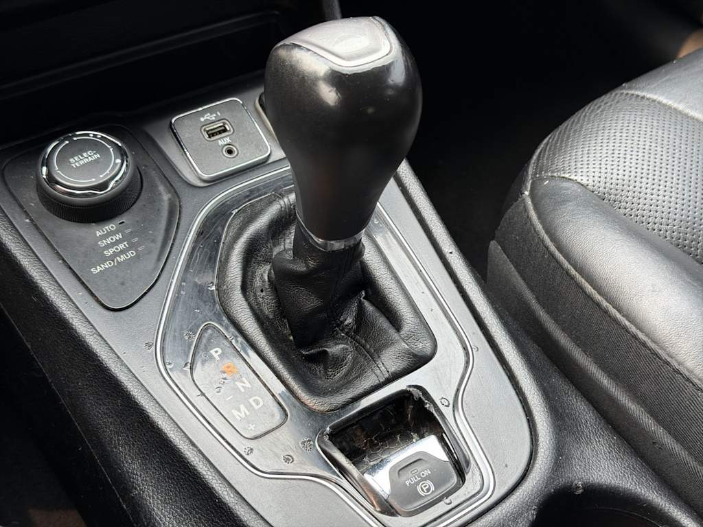 Thumbnail: 2019 Jeep Cherokee - 37