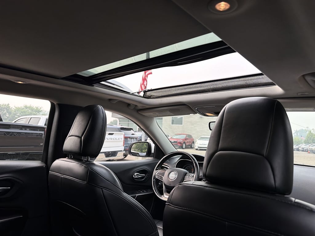 Thumbnail: 2019 Jeep Cherokee - 29