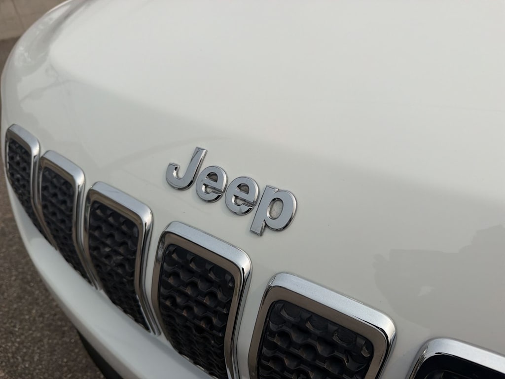 Thumbnail: 2019 Jeep Cherokee - 6