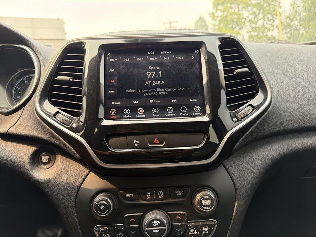 Thumbnail: 2019 Jeep Cherokee - 12