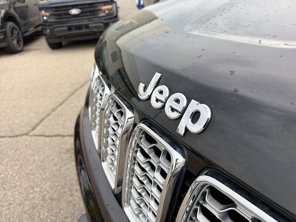 Thumbnail: 2020 Jeep Grand Cherokee - 24