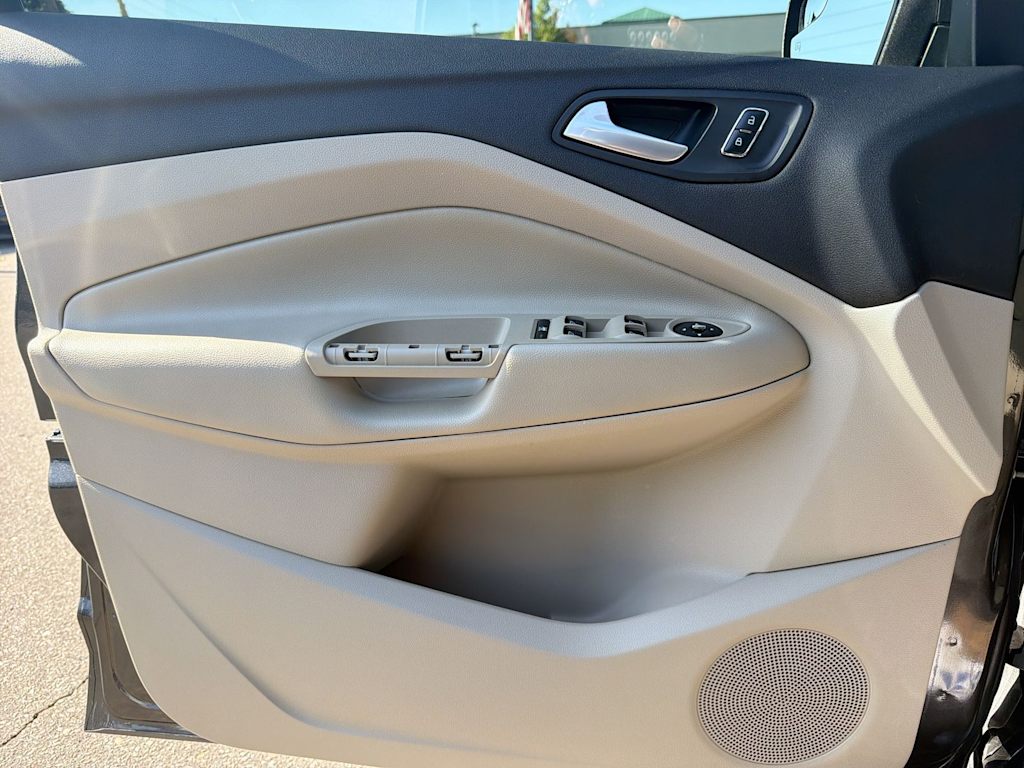 Thumbnail: 2016 Ford C-Max - 33