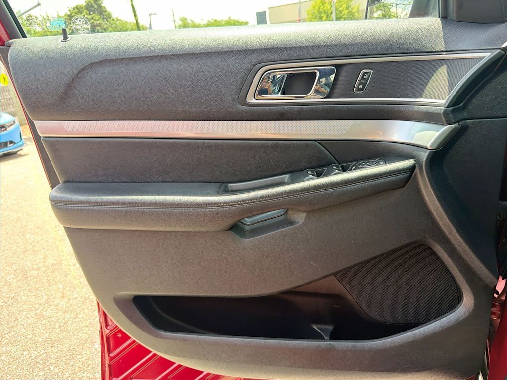 Thumbnail: 2016 Ford Explorer - 32