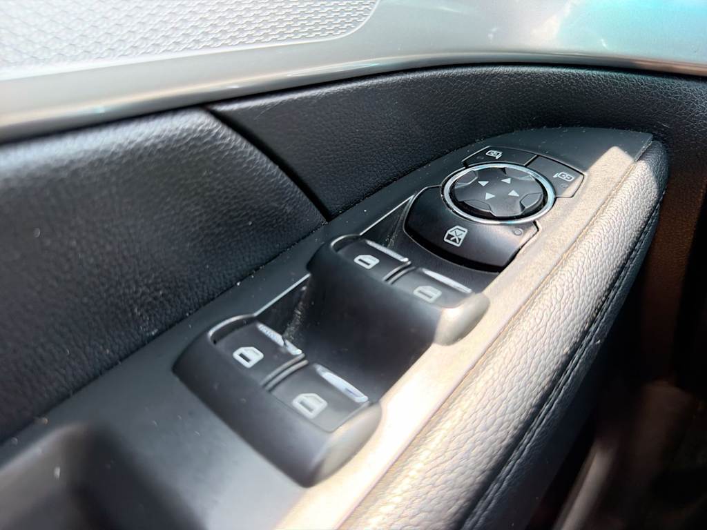 Thumbnail: 2016 Ford Explorer - 25