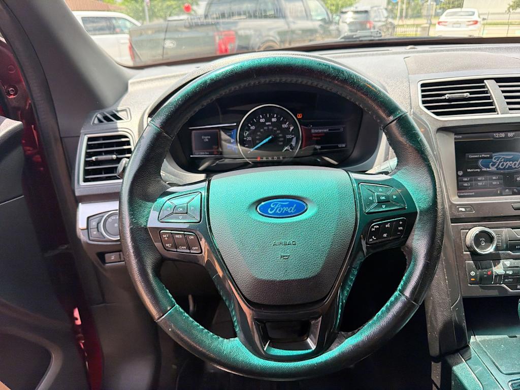 Thumbnail: 2016 Ford Explorer - 9