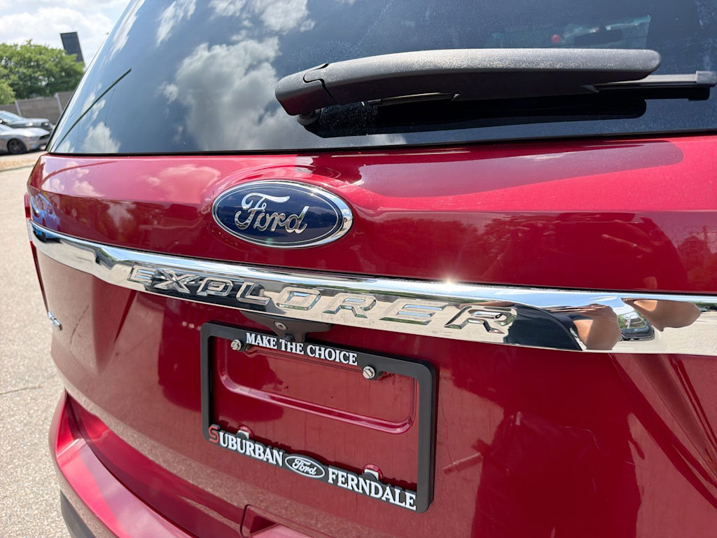 Thumbnail: 2016 Ford Explorer - 24