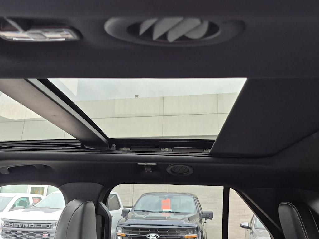 Thumbnail: 2021 Ford Explorer - 27