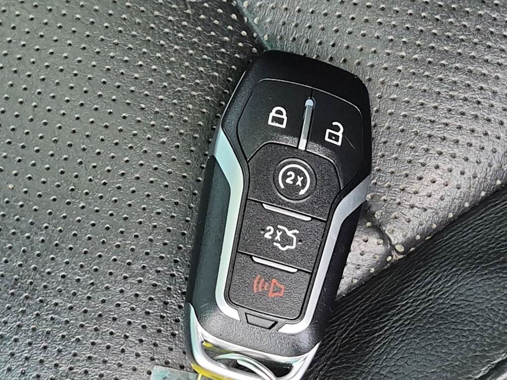Thumbnail: 2016 Ford Explorer - 15