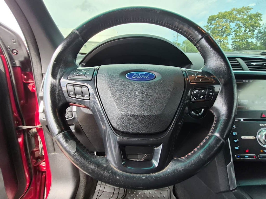 Thumbnail: 2016 Ford Explorer - 9