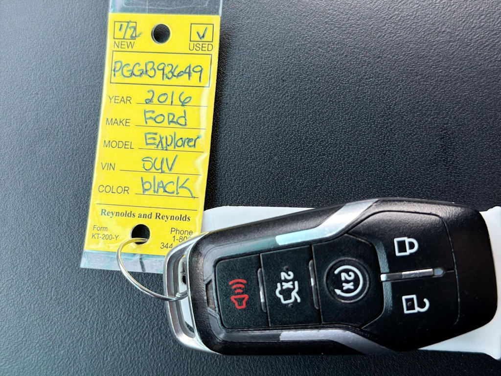 Thumbnail: 2016 Ford Explorer - 35