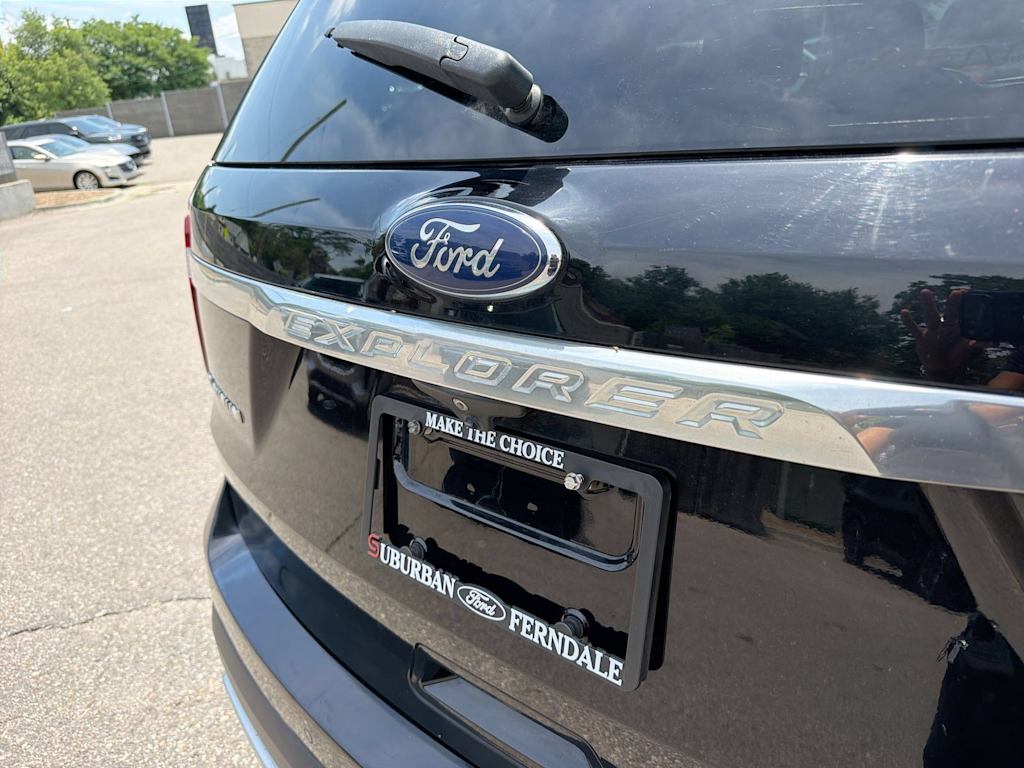 Thumbnail: 2016 Ford Explorer - 24