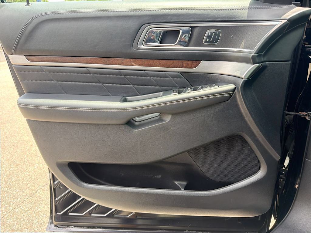 Thumbnail: 2016 Ford Explorer - 33