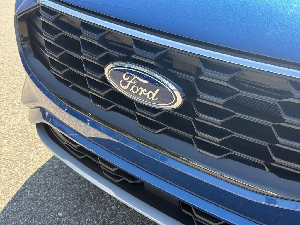 Thumbnail: 2023 Ford Escape - 7