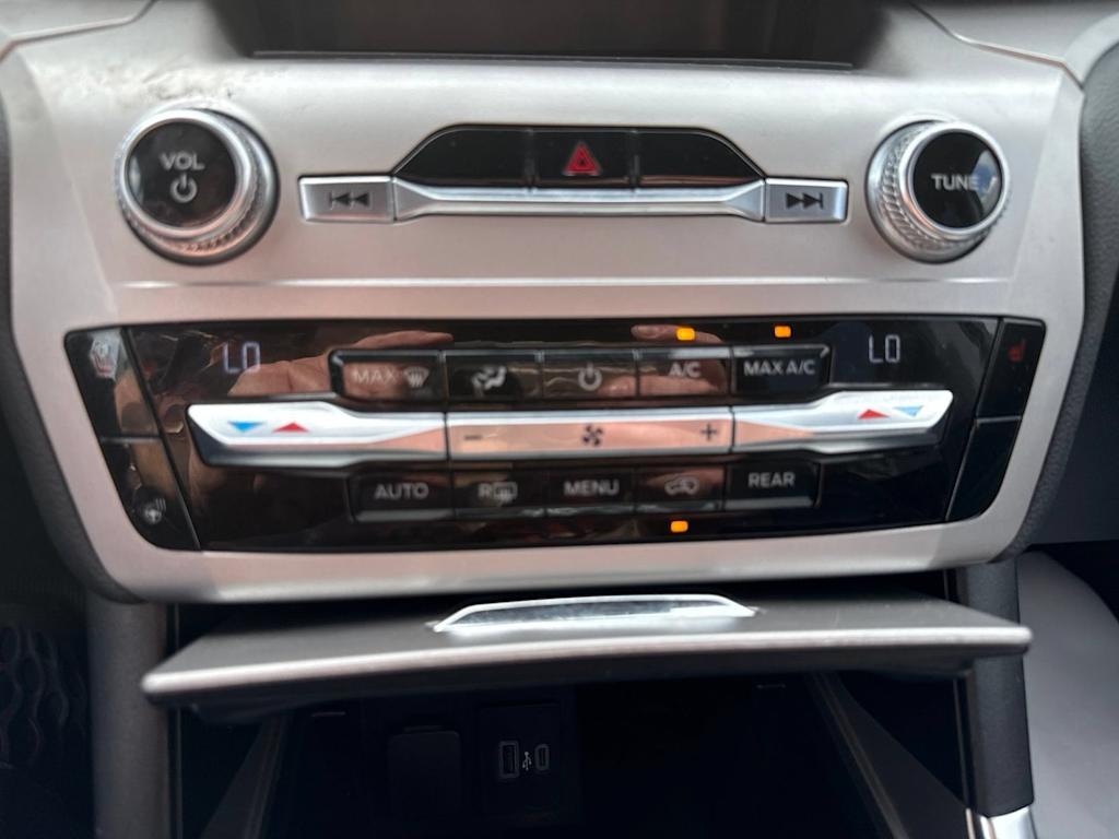 Thumbnail: 2021 Ford Explorer - 28