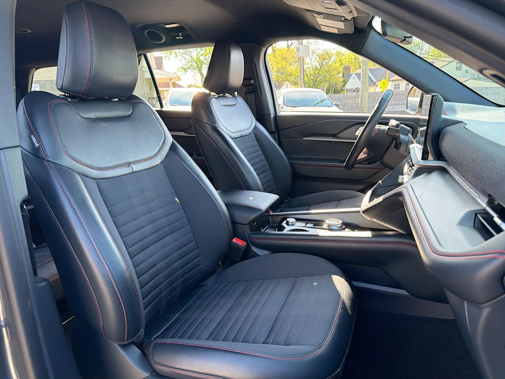 Thumbnail: 2025 Ford Explorer - 28