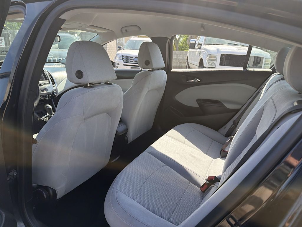 Thumbnail: 2019 Chevrolet Cruze - 10