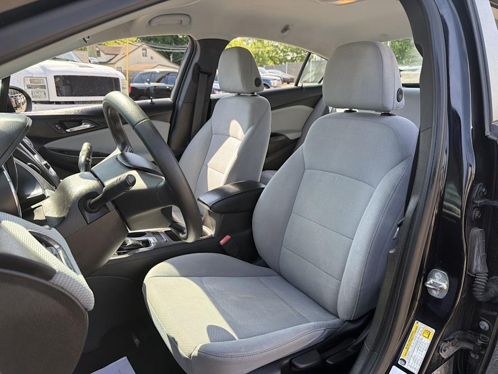 Thumbnail: 2019 Chevrolet Cruze - 9