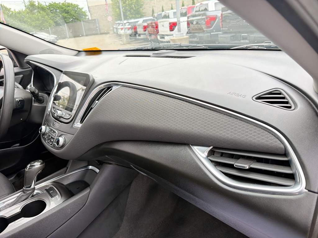 Thumbnail: 2020 Chevrolet Malibu - 24