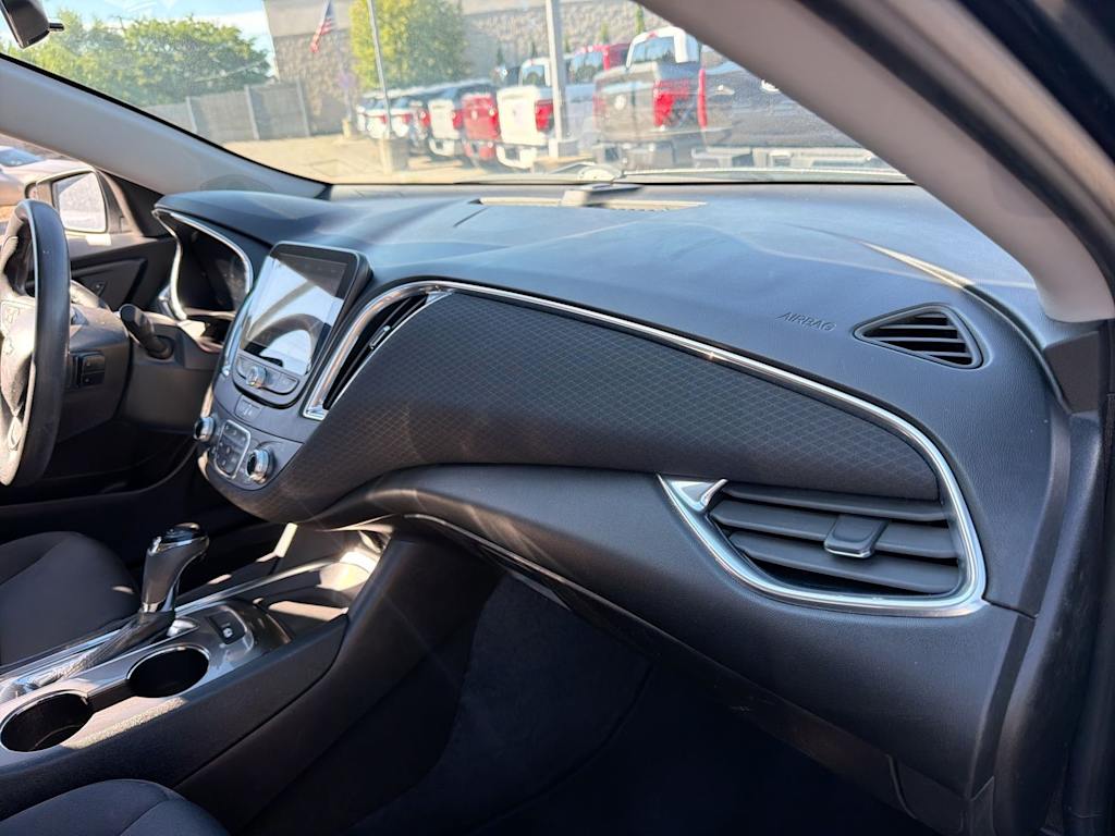 Thumbnail: 2020 Chevrolet Malibu - 2